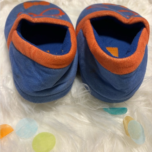 Boys Blippi slippers with eyeglass Blippi trademark print. Size 7. Blue/.Orange - Picture 3 of 4